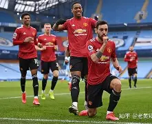 亚博体育app官网-英超倒计时，曼联冲刺阶段更衣室发声，细节引发关注，气氛紧张，细节决定成败