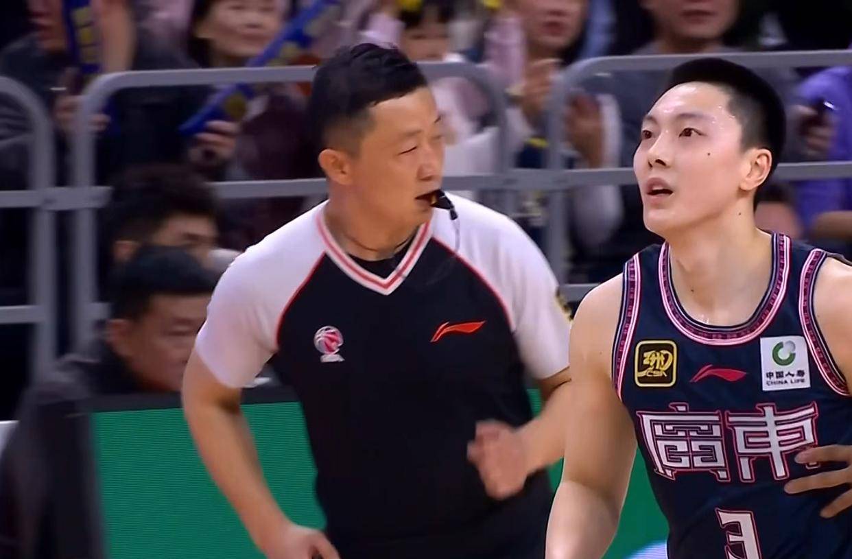 广东宏远关键时刻调整名单，志在欧联名次提升，压力陡增，阵容厚度经受考验