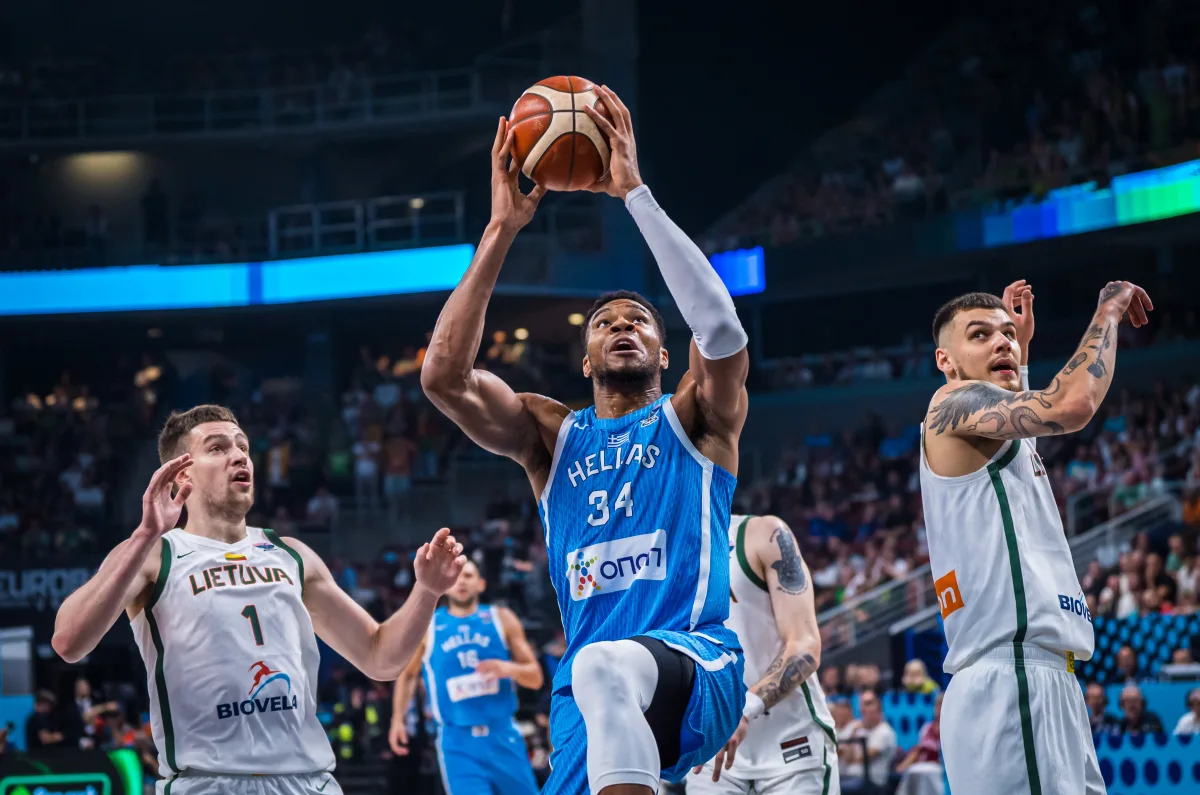 今晚欧篮联焦点战，深圳男篮篮板制胜，话题不断，身体对抗强度拉满